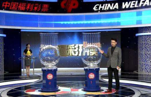粉嫩白丝jk被啪国产在线